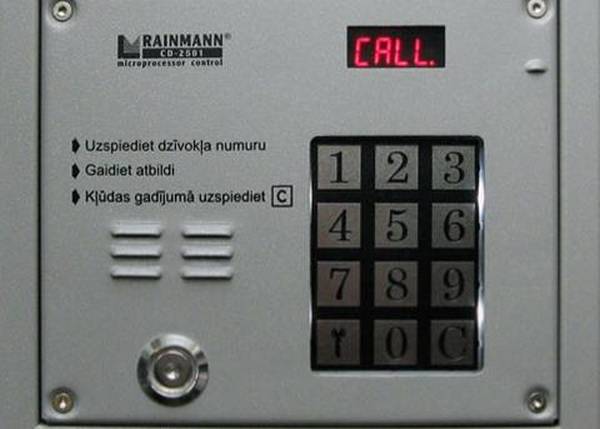 Как открыть домофон raikmann без ключа с помощью кодов?