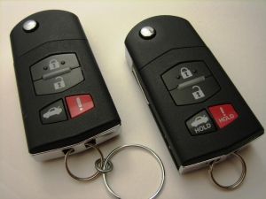 Как поменять батарейку в ключе Mazda 3? Вообще ничего сложного